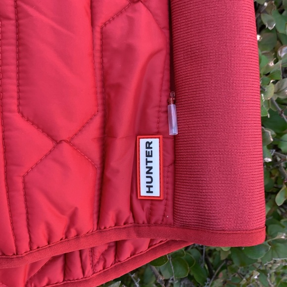 NWOT❤️. HUNTER. Vest.   XS.  Red. “ Land Rover KY event” - Picture 2 of 8